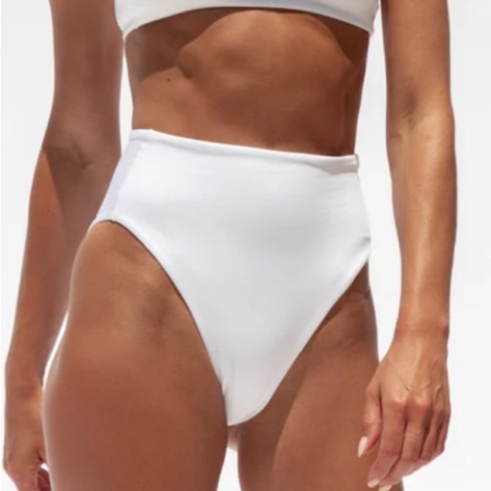 Left on Friday🪐Hi Hi Bottoms Coconut White Size Small. Price is firm no offers